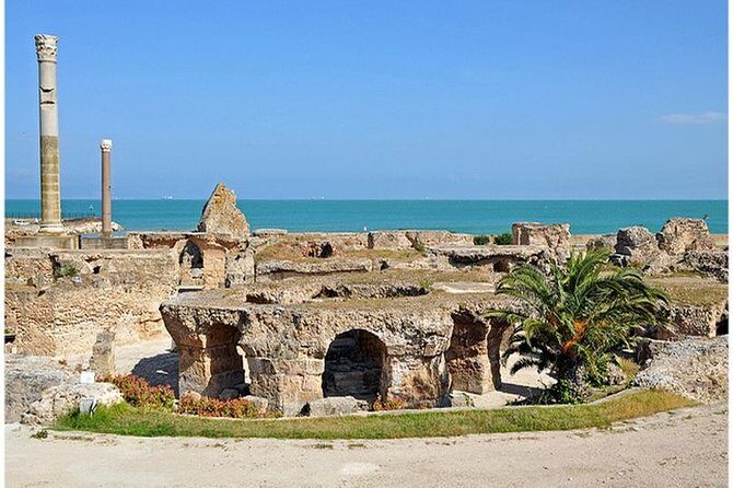 1 day excursion Tunis Sidi Bousaid Carthage departure from Sousse - Getting started: Avenue 14 Janvier and the 9:00 am rhythm