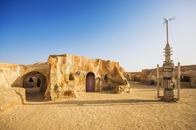3 Days South Tunisia Discovery Tour with luxury camp and Meals - Day 2 Midday to Evening: Chott el Djerid to Douz and the Sahara Camp Night