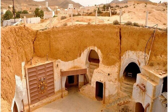 Circuit the south of Tunisia in 2 days Sahara Explorer - Tozeur by 4x4: canyons, dunes, and Star Wars scenery