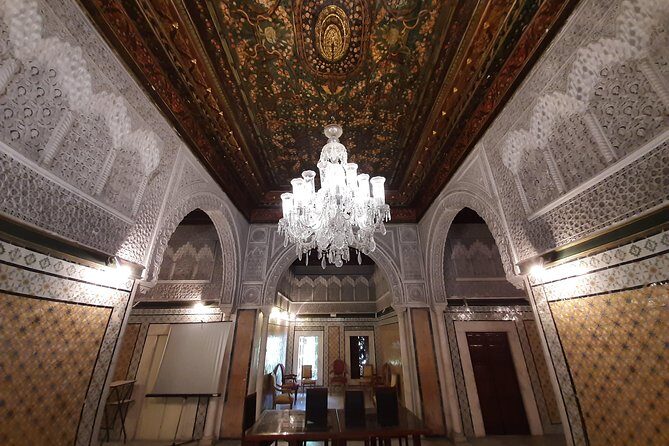 Guided tour in the UNESCO world heritage Medina of Tunis - Rue de la Kasbah, goldsmith souks, and hammam street-level reality