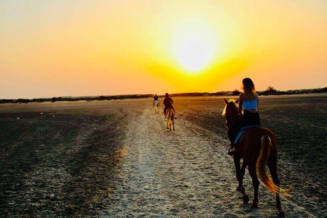 Horseback riding at sunrise 3h - Small-group value: pickup offered and mobile ticket simplicity