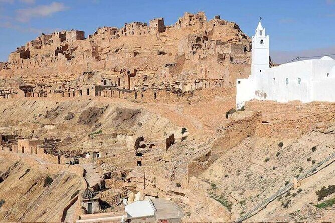 Ksar Ghilaine and Chneni Tataouine 1 day tour in Tunisia - Ksar Ghilane oasis and the hot spring bath