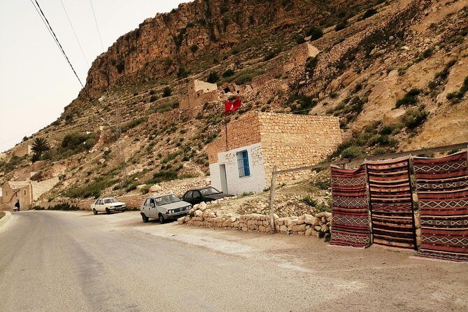 One night under the tent: Tataouine - Chenini - Ksar Ghilane - Matmata - Camel or quad rides: Optional fun, with real tradeoffs