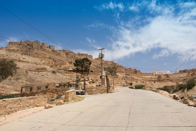Tataouine - Chenini 1 day: Discovery of Ksours and Berber villages - The salt lake stop: a different Tunisia mood