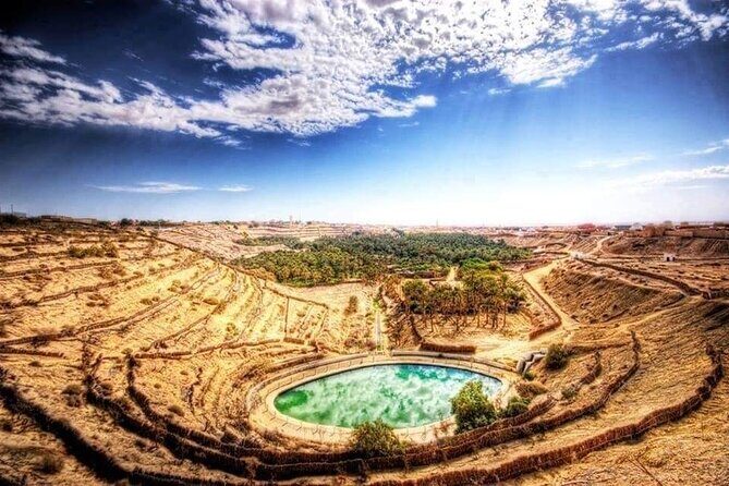 The Tunisian South between Oasis and Mountain: 3 Days / 2 Nights Douz and Tozeur - Tozeur’s oasis world: palms, a horse carriage ride, and Chak Wak